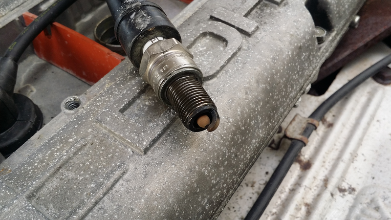 Illustration for article titled How To Change Your Engine's Spark Plugs Without Screwing Up RoyallyÂ